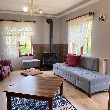 דירה Masukiye Pink House
