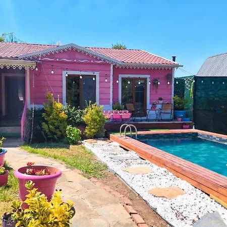 Masukiye Pink House